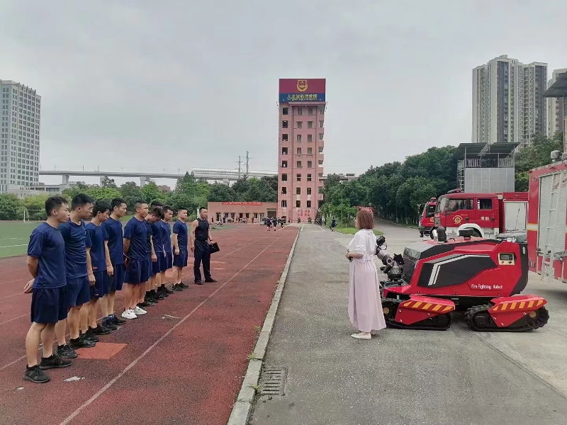 舉升搶險主戰(zhàn)消防車、全地形消防滅火機(jī)器人巡展演示圓滿結(jié)束